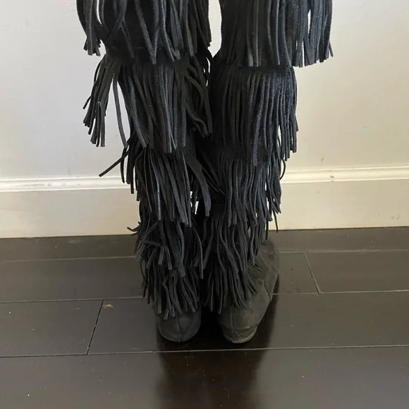 🖤sold🖤Isola Tavora Black Fringe Tall Wedge Boots Womens Size 8.5 - Picture 5 of 7